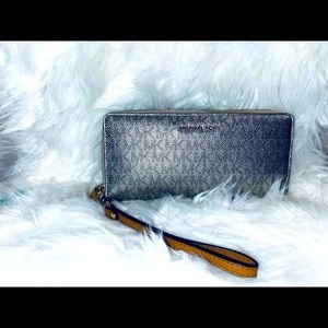 Michael Kors wristlet